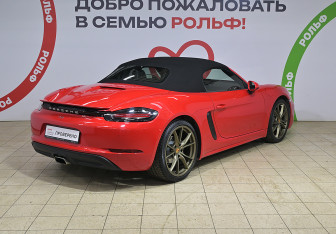 Подержанный автомобиль Porsche Boxster 2018 года (6 фото)
