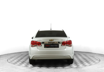 Подержанный автомобиль Chevrolet Cruze Sedan 2014 года (6 фото)