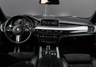 Подержанный автомобиль BMW X5 2017 года (10 фото)