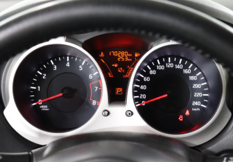 Подержанный автомобиль Nissan Juke 2014 года (11 фото)