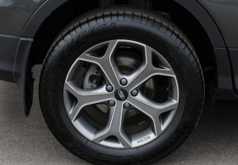 Подержанный автомобиль Ford Kuga 2015 года (23 фото)