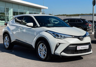 Подержанный автомобиль Toyota C-HR 2020 года (3 фото)