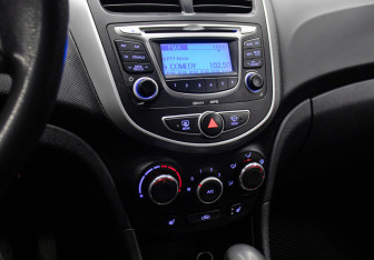 Подержанный автомобиль Hyundai Solaris Sedan 2012 года (17 фото)