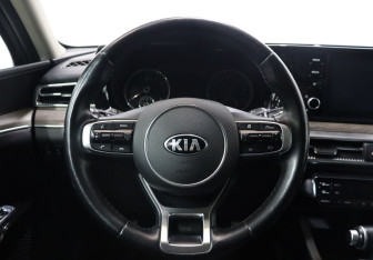 Подержанный автомобиль Kia K5 2021 года (15 фото)
