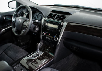 Подержанный автомобиль Toyota Camry Sedan 2014 года (10 фото)