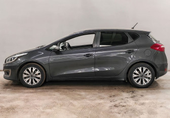 Подержанный автомобиль Kia Ceed Hatchback 2016 года (8 фото)