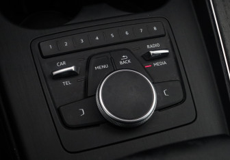 Подержанный автомобиль Audi A4 Sedan 2015 года (14 фото)