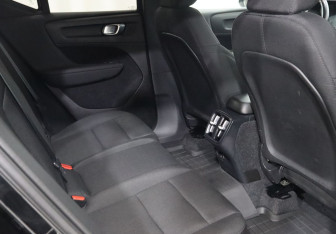 Подержанный автомобиль Volvo XC40 2019 года (18 фото)