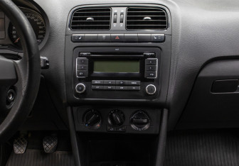 Подержанный автомобиль Volkswagen Polo Sedan 2012 года (12 фото)