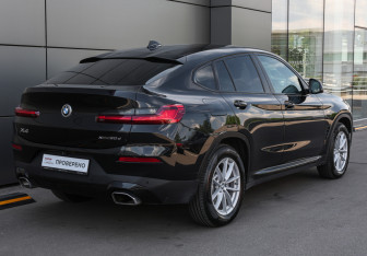 Подержанный автомобиль BMW X4 2022 года (5 фото)