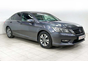 Подержанный автомобиль Honda Accord Sedan 2013 года (3 фото)