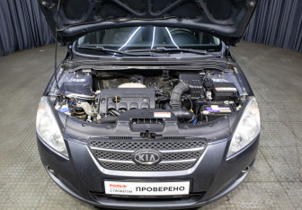 Подержанный автомобиль Kia Ceed Hatchback 2009 года (9 фото)