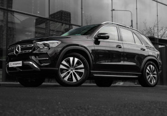 Подержанный автомобиль Mercedes-Benz GLE 2025 года (13 фото)