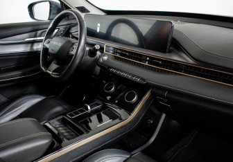 Подержанный автомобиль Exeed LX 2022 года (11 фото)