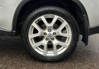 Подержанный автомобиль Nissan X-Trail 2011 года (16 фото)