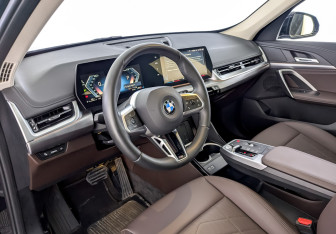 Подержанный автомобиль BMW X1 2024 года (16 фото)