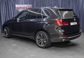 Подержанный автомобиль BMW X5 2016 года (7 фото)