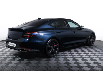 Подержанный автомобиль Genesis G70 2022 года (5 фото)