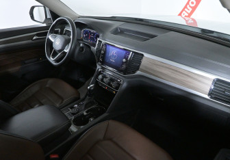 Подержанный автомобиль Volkswagen Teramont 2021 года (2 фото)