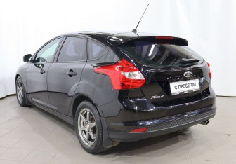 Подержанный автомобиль Ford Focus Hatchback 2013 года (6 фото)
