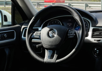 Подержанный автомобиль Volkswagen Touareg 2013 года (13 фото)