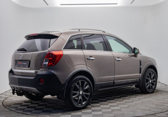 Подержанный автомобиль Opel Antara 2014 года (5 фото)