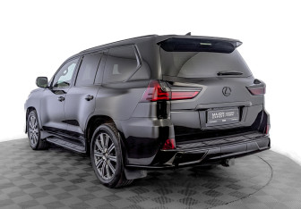 Подержанный автомобиль Lexus LX 2016 года (7 фото)