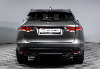 Подержанный автомобиль Jaguar F-Pace 2018 года (6 фото)