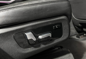 Подержанный автомобиль BMW X7 2021 года (28 фото)