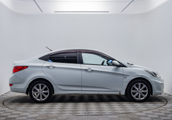 Подержанный автомобиль Hyundai Solaris Sedan 2012 года (4 фото)