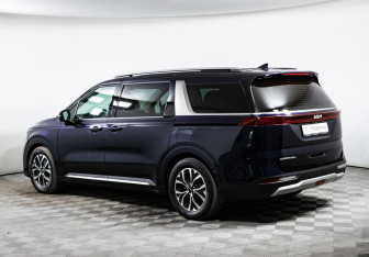 Подержанный автомобиль Kia Carnival 2022 года (7 фото)