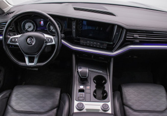 Подержанный автомобиль Volkswagen Touareg 2018 года (12 фото)