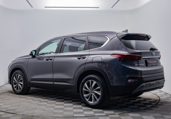 Подержанный автомобиль Hyundai Santa Fe 2018 года (3 фото)