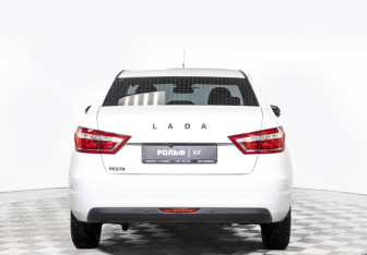Подержанный автомобиль LADA (ВАЗ) Vesta Sedan 2022 года (6 фото)
