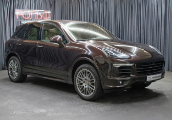Подержанный автомобиль Porsche Cayenne 2015 года (3 фото)