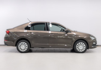 Подержанный автомобиль Skoda Rapid Liftback 2022 года (4 фото)