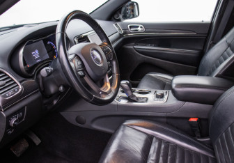Подержанный автомобиль Jeep Grand Cherokee 2021 года (10 фото)