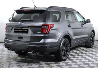 Подержанный автомобиль Ford Explorer 2019 года (3 фото)