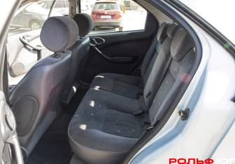 Подержанный автомобиль Citroen Xsara Hatchback 2002 года (8 фото)