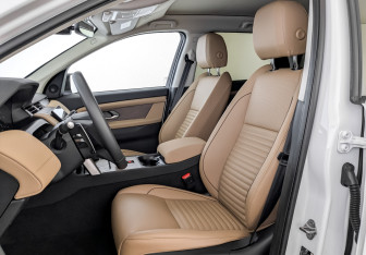 Подержанный автомобиль Land Rover Discovery Sport 2025 года (20 фото)