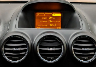 Подержанный автомобиль Opel Antara 2015 года (13 фото)
