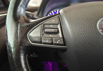 Подержанный автомобиль Infiniti Q50 2015 года (14 фото)