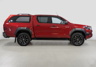 Подержанный автомобиль Toyota Hilux 2020 года (4 фото)