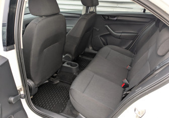 Подержанный автомобиль Skoda Rapid Liftback 2019 года (12 фото)