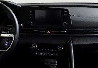 Подержанный автомобиль Hyundai Elantra Sedan 2021 года (15 фото)