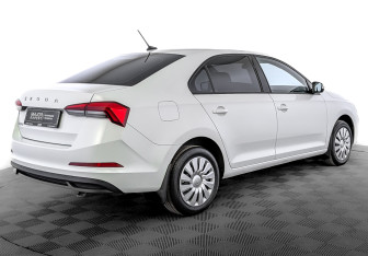 Подержанный автомобиль Skoda Rapid Liftback 2021 года (5 фото)