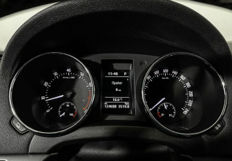 Подержанный автомобиль Skoda Yeti 2015 года (11 фото)