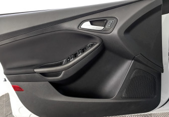 Подержанный автомобиль Ford Focus Hatchback 2017 года (19 фото)