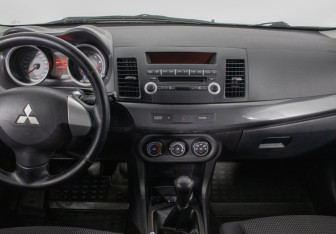 Подержанный автомобиль Mitsubishi Lancer Sedan 2008 года (14 фото)