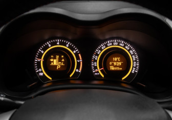 Подержанный автомобиль Toyota Corolla Sedan 2011 года (13 фото)